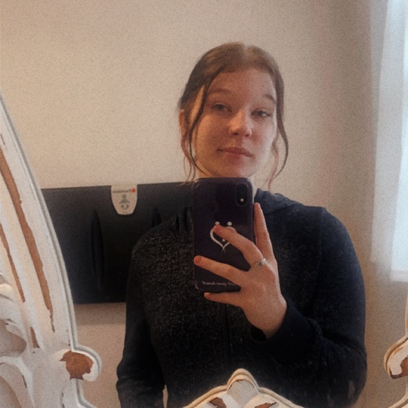 Meet your Posher, Lora - Picture 1 of 1